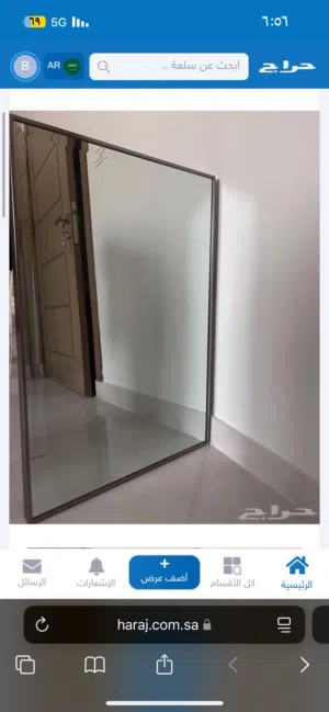 مراه تسريحه عرض 63وطول 93 نظيفه تماما وحلوه عمليه فقط خدش بسيط صغير جدا في الإطار غير ملحوض في احد