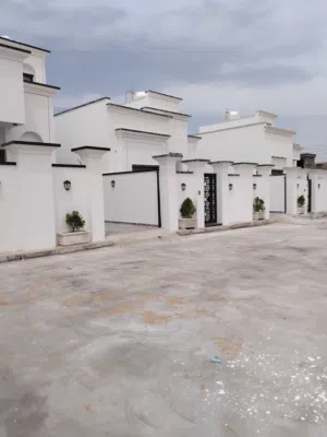 3 فيلات ليبيع في عين زارة