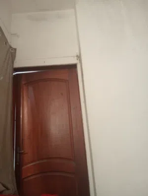 مطلوب شخص يسكن في سكن بالسالمية مؤقت شهر 7 و8