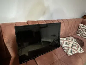 شاشة سامسونج 32 بوصة الاصلية تبارك الرحمن البيع بالضمان السعر 600