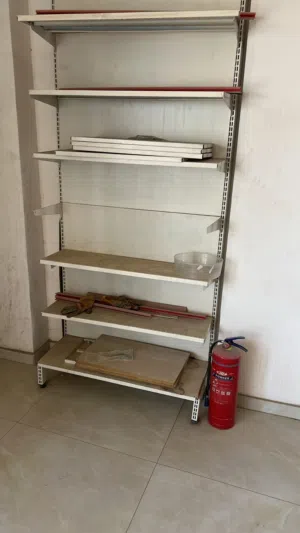 رفوف عارضات
