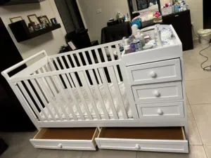 تخت طفل مستعمل بحالة ممتازة جدا للبيع