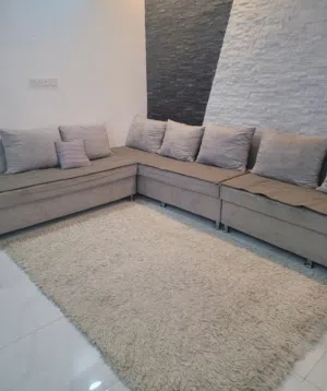 sofa good condition أريكة ممتاز و جميل