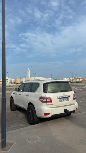 للبيع او للبدل باترول 2012