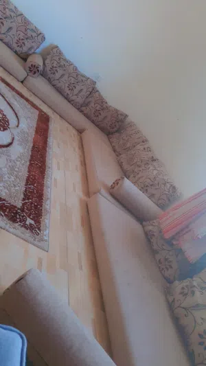 فراش ارضي بحالة ممتازة
