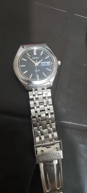 مطلووب ساعة سيكو نفس الي بالصورة