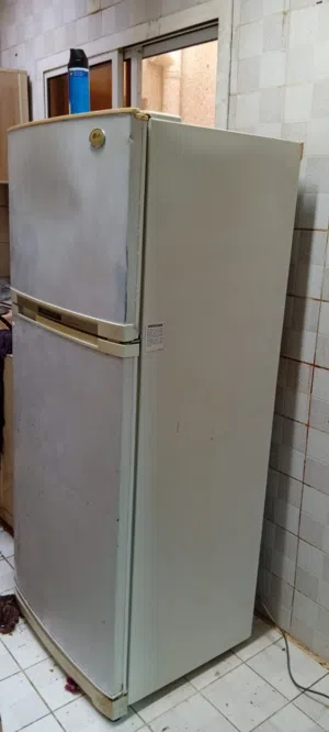 تلاجة و تكييفين