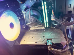 Pcاستخدام خفيف للبيع بسبب عدم التفرغ