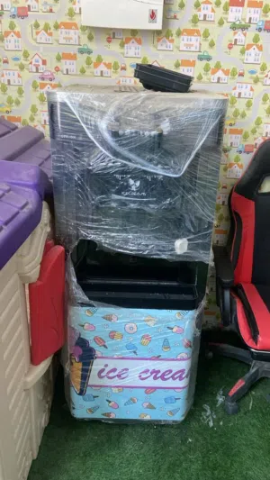 للبيع: ماكينة آيسكريم شبه جديدة للبيع ماكينة آيسكريم بحالة ممتازة، لم تُستخدم تقريباً.