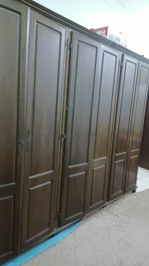 للبيع بدواعي السفر (خزانه ملابس كبيره)