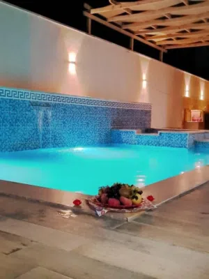 مجمع سكنى . يحتوى على شقق بيع بالتقسيط . طريق الشوك .