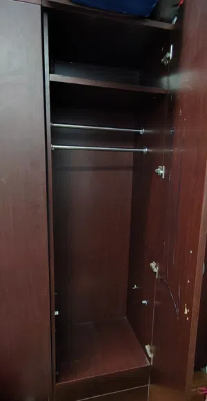 دواليب خشب استخدام نضيف جدا عدد اثنين دولاب  wooden wardrobe.