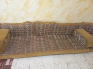 جلسة برندة او داخل البيت نظيفه