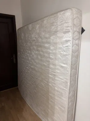 مرتبه مقاسها 180/190 ارتفاع 15 cm نظيفه جداً