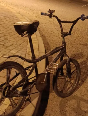 لبيع سيكل كوبرا مقاس 20 لون اسود