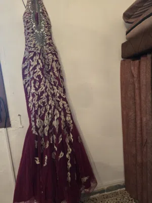 فستان سهرة طويل شبه جديد نظيف نظيف حاجة روعة في لبسة ملبوس مرتين بس يمشي حتي فستان بيان