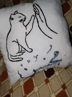 وسادة مطروزة باليد