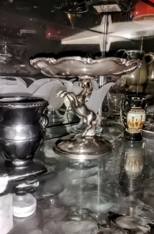 كرستال انجليزي اصلي خزف صيني يدوي لوحات نحاس مصري مورانو إيطالي اصلي ونحاسيات وأشياء تانيه كتيييير