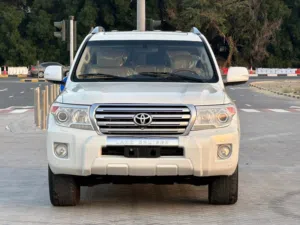 e: LAND CRUISER GXR 5.7 Model: 2014