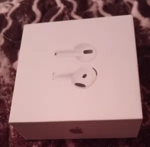 سماعة Apple airpods 4 جديدة بسعر مغري للبيع
