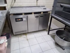 ثلاجة معجنات بالرخامة مستعملة