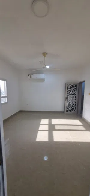 شقة جميلة للإيجار في المعبيلة السادسة Beautiful Apartment for Rent in Al Maabilah 6