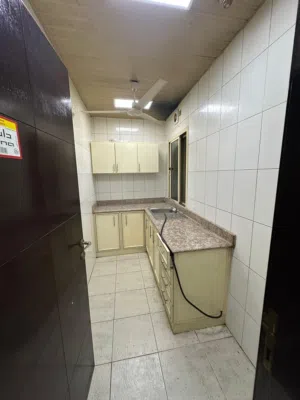 Flat for rent in east riffa with ewa  شقة للاجار غرفتين شامل الكهرباء