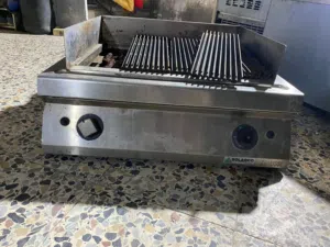 گرل شوي برگر ستيل ايطالي على الحجر الركاني الكرل نضيف وجديد شغال