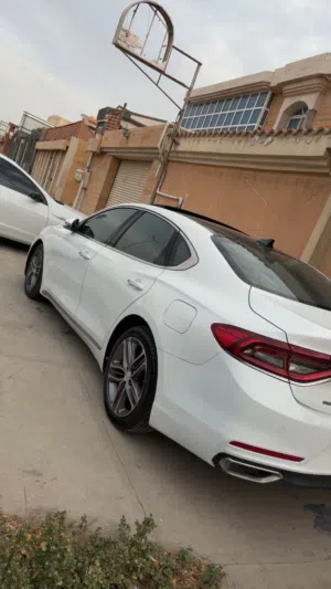 Hyundai . Azera . 2018 . Used0
