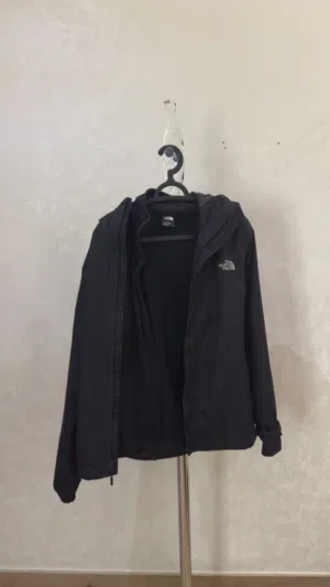 THE NORTH FACE BLACK RAINCOAT