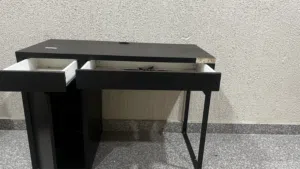 مكتب للدرس وللعمل و حتى للتخزين