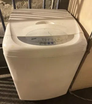 Washing machine for sell urgent good working last 25 bd