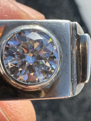 خاتم فضه رجالي 925 حجر الموزنايت الطبيعي أعلى جوده لنفس الحجر مع شهاده مخبرية GLS وزن الحجر 2 قيراط