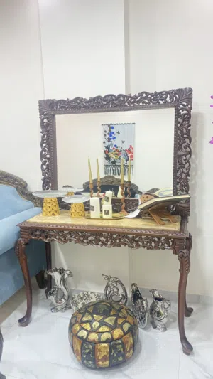 بيرو مع رخامة شبه جديد للبيع