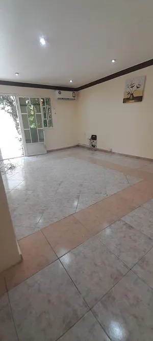 150 m2 3 Bedrooms Apartments for Rent in Doha Al Aziziyah
