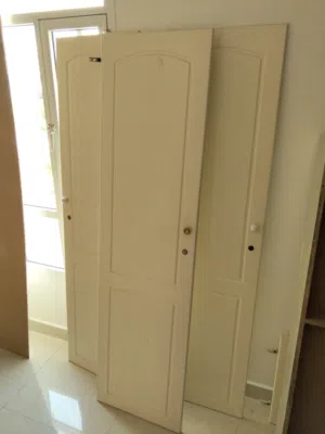 3 closet doors 3 بيبان كبت للبيع