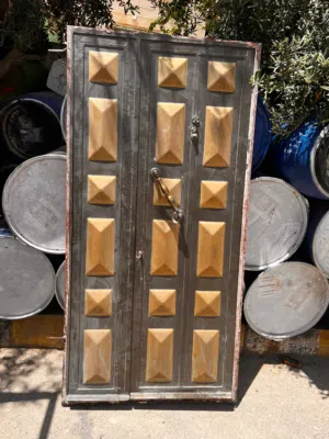 باب حديد ثقيل 100×200ن للبيع