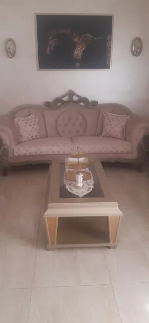 كنب غرفة جلوس جديد جدآ ...