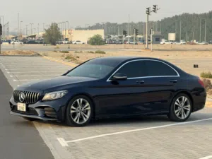 شرط الفحص الشامل/ أنظف مرسيدس بنز فئة سي 300 / موديل 2018 فل ابشن/ 55swf4jb1ju279931 بأمانة _ وكالة