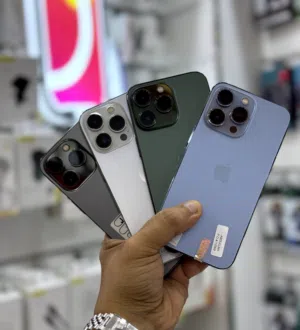 عرض لفترة محدودة : iPhone 13 pro 256gb هواتف بحالة الوكالة مع ضمان بدون اي شموخ أو مشاكل مع الملحقات