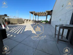 شقة / سوبر ديلوكس / للايجار / طابق ثالث مع روف منفصل / ام السماق
