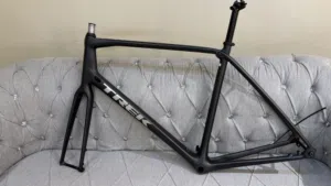 للبيع فريم Trek FX Sport OCLV 400 Carbon مقاس XL (60cm) بحالة ممتازة واستخدام شخصي.