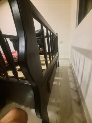 سرير وكرسي طعام ومرجيحة اطفال