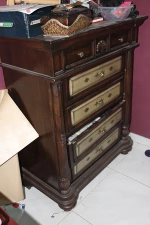 Side cabinet