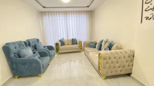 كنب استعمال بسيط لون بيج وازرق ثلاثية وثنائية ومفردتين