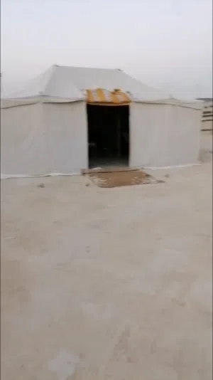 خيمة 6 في 4 ياردة بحالة جيدة و نظيفة