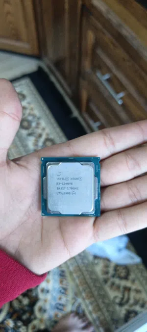 معالجمعالج Intel Xeon E3-1240 v6 أداء قوي (قريب من i7 جيل سابع