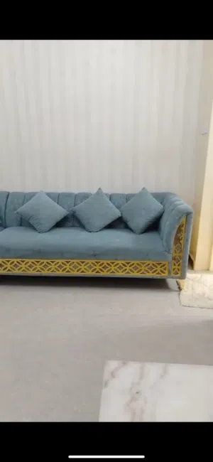 كنب جلوس مستعمل لمده سنه ونصف نضيف جهاز للبيع