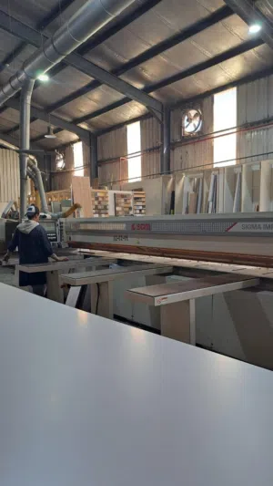 ماكينات نجارة cnc , ماكنة قص ، ماكنة تحريف و تقشيط ، كمبريسور ضغط هواء ،شفاط نجارة   للبيع