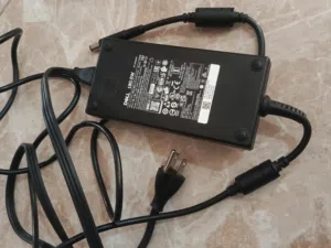 شاحن  Dell اصلي 180 واط ، مصمم لأجهزة لاب توب Dell، بما في ذلك طرازات Alienware و Precision